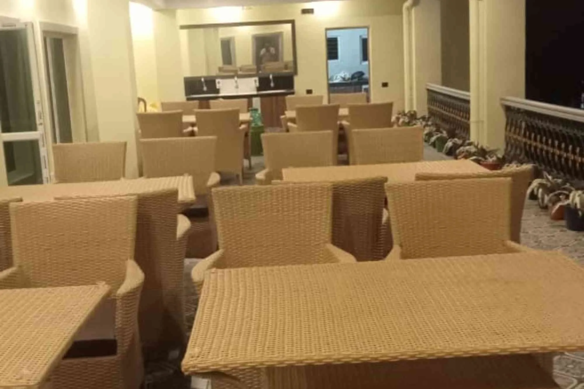 vip hotel in sundarban dining area