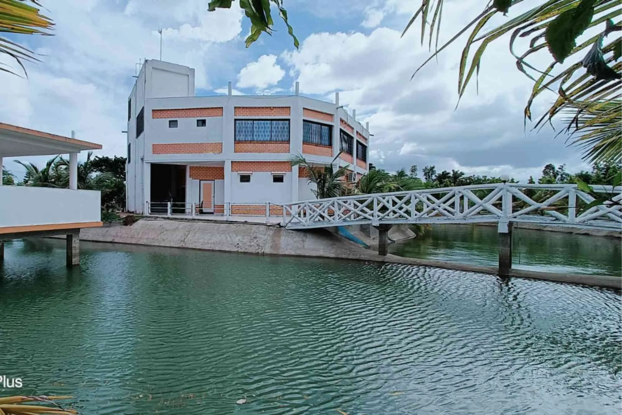 vip hotel in sundarban with sundarban mondal travels (1)