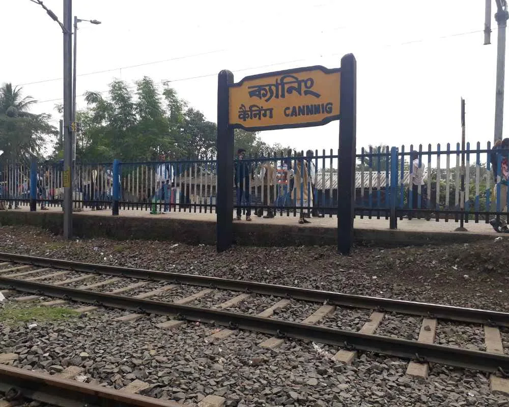 Canning railway station board for Sundarban route