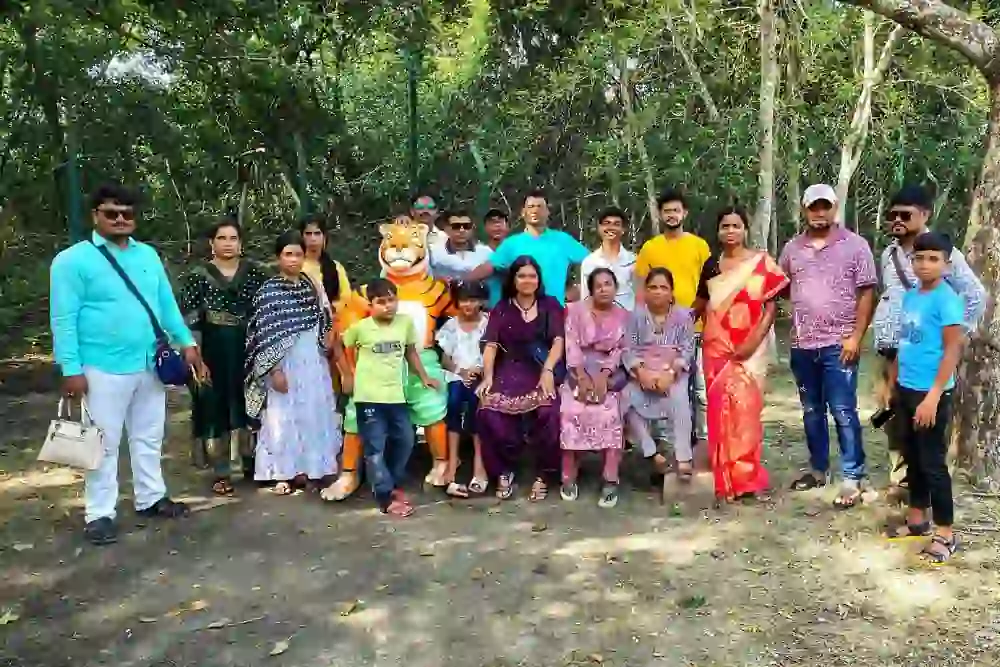 Tourist group at Sudhanyakhali Watchtower with Sundarban Mondal Travels