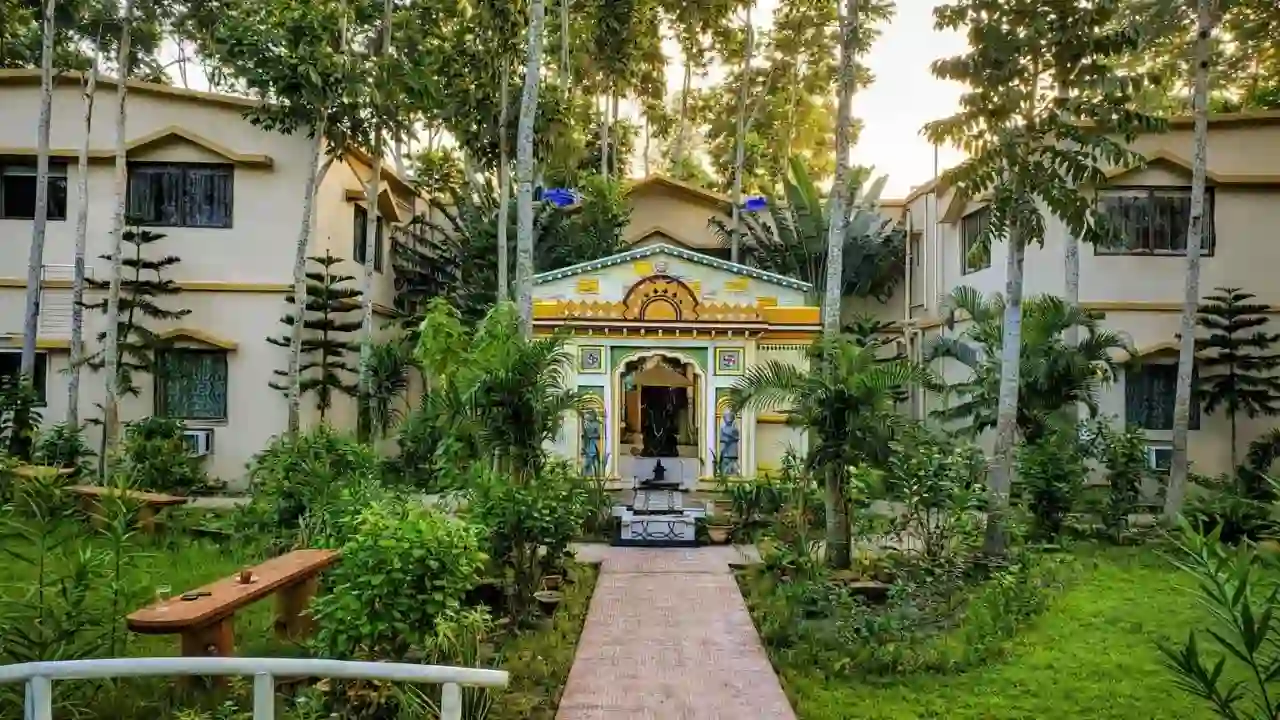 Tiger Roar Resort in Hamilton Abad surrounded by forest greenery in Sundarban
